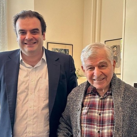 Κυριάκος Πιερρακάκης: Με τον Μάικλ Δουκάκη συναντήθηκε στις ΗΠΑ ο ο υπουργός Ψηφιακής Διακυβέρνησης - Εξήρε τη συνεισφορά του στην ελληνοαμερικανική κοινότητα.