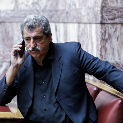 ΠΑΣΟΚ-ΚΙΝΑΛ: Ζητά να αποπεμφθεί από τον ΣΥΡΙΖΑ ο Παύλος Πολάκης μετά τις στοχοποιήσεις δικαστών - δημοσιογράφων σε ανάρτησή του.