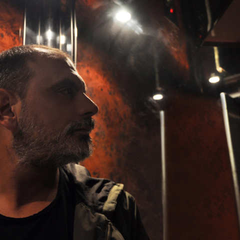 O συνθέτης και μουσικός παραγωγός Serafim Tsotsonis παρουσιάζει το single «Dear Fear» κι εξηγεί την έμπνευσή του.