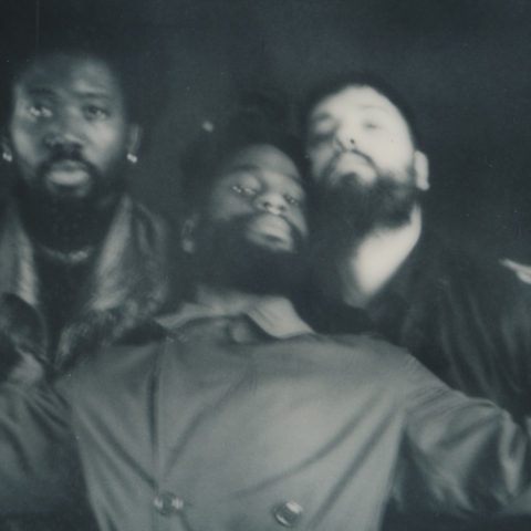 Young Fathers: Δισκοκριτική για το νέο τους άλμπουμ «Heavy Heavy» που κυκλοφορεί από τη Ninja Tunes.