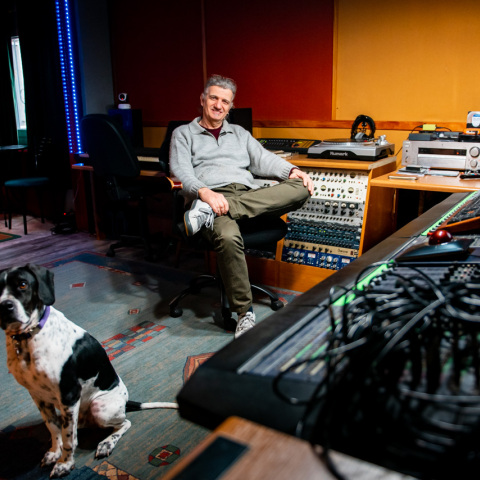 Επίσκεψη στο Studio Mythos: Ο ιδιοκτήτης του στούντιο και μηχανικός ήχου Θανάσης Γκίκας μιλά για τη διαδικασία ηχογράφησης, την παραγωγή και την ολοκλήρωση ενός άλμπουμ