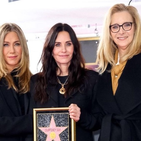 Κόρτνεϊ Κοξ, Τζένιφερ Άνιστον και Λίζα Κούντροου