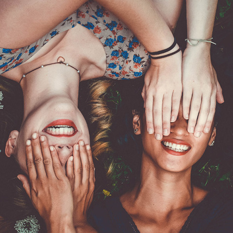 Δυο κορίτσια. 