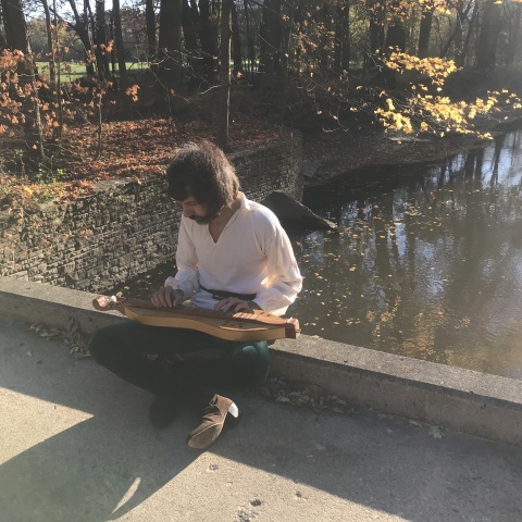 Ο Constantine Hastalis μιλάει για το «Fables», το τρίτο άλμπουμ του, που κυκλοφόρησε σε cd σε 100 μόλις αντίτυπα