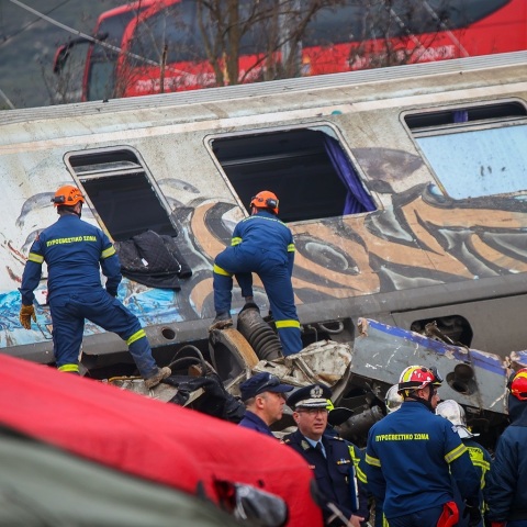 Σύγκρουση τρένων στα Τέμπη: Στον ανακριτή οδηγείται αύριο ο σταθμάρχης Λάρισας που φέρεται να παραδέχθηκε το λάθος του - Το απέδωσε στην «κακιά ώρα».