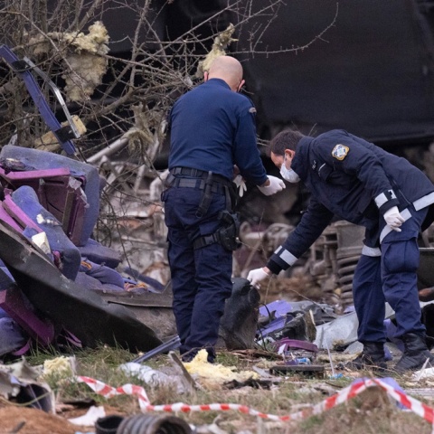 Σύγκρουση τρένων στα Τέμπη - Στιγμιότυπο από τα συντρίμμια