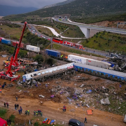 Εναέρια λήψη από τη σύγκρουση τρένων στα Τέμπη