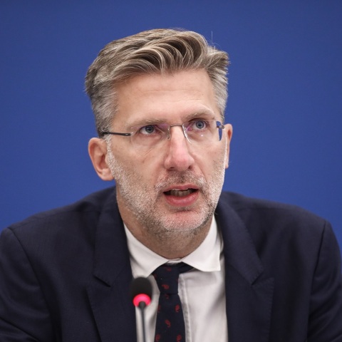 Ο υπουργός Επικρατείας, Άκης Σκέρτσος, αναφέρθηκε στην απώλεια του αδελφού του σε τροχαίο σε ηλικία 28 ετών, με αφορμή την τραγωδία στα Τέμπη.