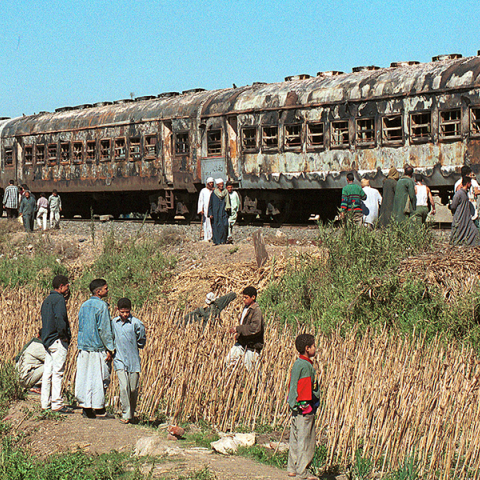 Πολύνεκρο σιδηροδρομικό δυστύχημα στο Κάιρο το 2002