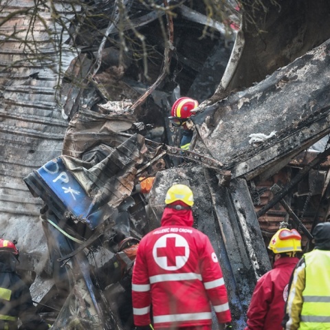 Ανάσυρση των βαγονιών μετά την τραγωδία από τη σύγκρουση τρένων στα Τέμπη - Διασώστες στο σημείο