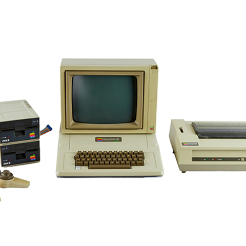 Σε δημοπρασία στο Λος Άντζελες πωλούνται 500 κλασικοί υπολογιστές και προϊόντα της Apple - Αποτιμούνται ως «ιστορικά αντικείμενα».