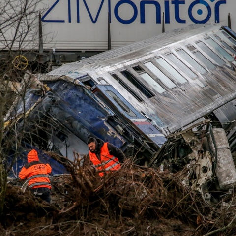 Εικόνες από τη δεύτερη ημέρα μετά τη σύγκρουση των τρένων στα Τέμπη
