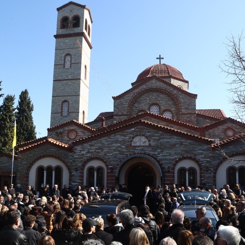 Τέμπη - Σύγκρουση τρένων: Στα μαύρα ντυμένη η Ελλάδα - Το τελευταίο αντίο απηύθυναν σήμερα συγγενείς και φίλοι αρκετών εκ των θυμάτων.