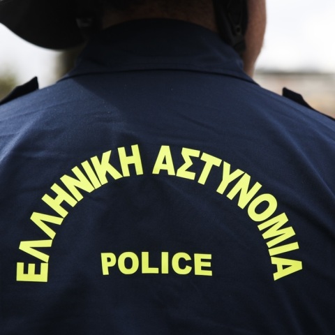 Άγρια επίθεση στο Περιστέρι: 22χρονος τραυμάτισε 24χρονο στο κεφάλι με τσεκούρι μετά από λογομαχία - Ερωτική αντιζηλία «βλέπουν» οι Αρχές.