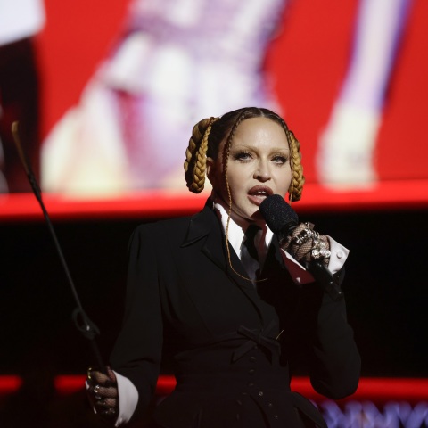 Μεσήλικες σε ρόλο ενζενί