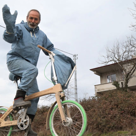 Podcast Μετακινήσου αλλιώς - Μάνος Χαραλαμπάκης | Σπάμε τα στερεότυπα και μετακινούμαστε αλλιώς