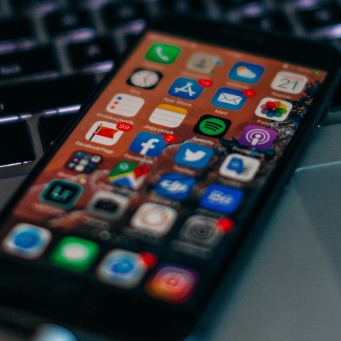 Ο εργαζόμενος έχει δικαίωμα να αρνείται να εκτεθεί στα social media της επιχείρησης στην οποία απασχολείται - Τι προβλέπει νέα εγκύκλιος.