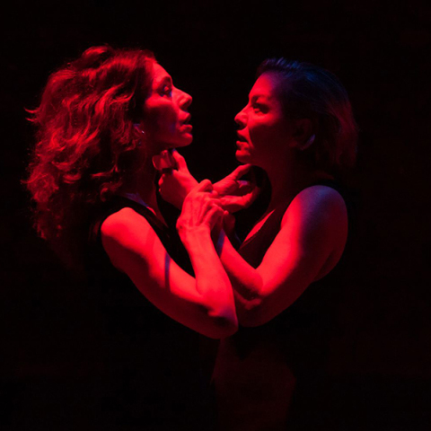 «Ρέκβιεμ» στο Θέατρο Άττις με τις Σοφία Χιλλ και Αγλαΐα Παππά © Κατερίνα Τζιγκοτζίδου