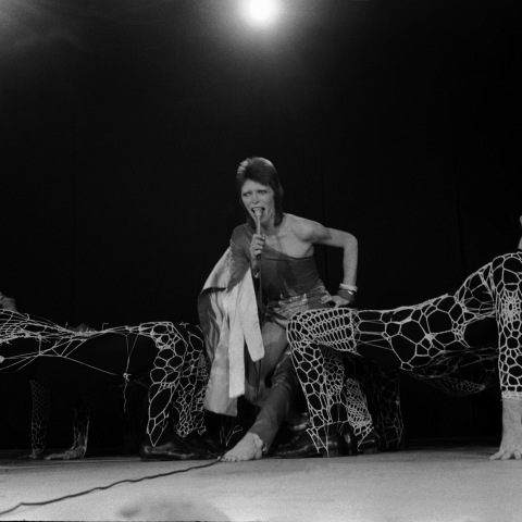 David Bowie: Η ιστορία και η επίδραση του άλμπουμ «Aladdin Sane» που κυκλοφόρησε το 1973 και συμπληρώνει φέτος 50 χρόνια.