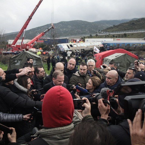 7 παραμύθια για (και γύρω από) το δυστύχημα στα Τέμπη