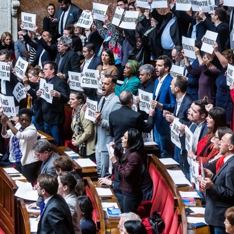 Γαλλία: Το άρθρο 49.3 του γαλλικού Συντάγματος, η κρίση στη χώρα και η στάση των κομμάτων στην Εθνοσυνέλευση.