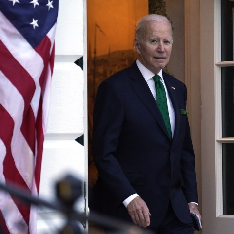 «Δικαιολογημένο» χαρακτηρίζει ο Τζο Μπάιντεν το ένταλμα σύλληψης από το Διεθνές Ποινικό Δικαστήριο για τον Πούτιν - Αρνείται τα εγκλήματα πολέμου η Μόσχα.