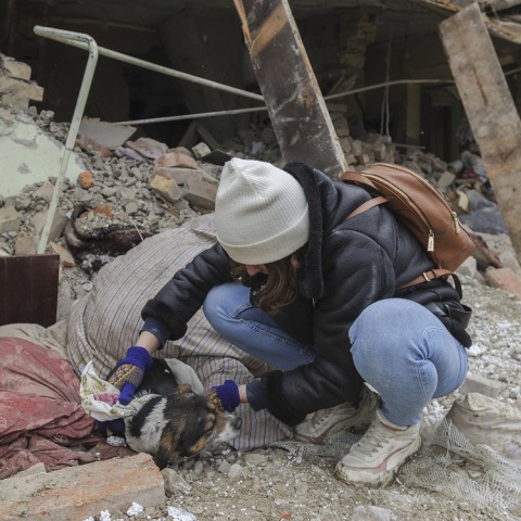 Ουκρανία: Δύο νεκροί και οκτώ τραυματίες από ρωσικό βομβαρδισμό στο Κραματόρσκ - Καταστράφηκαν κτίρια κατοικιών και δημόσιες εγκαταστάσεις.