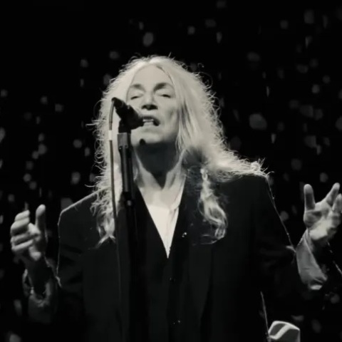 Δείτε την Patti Smith να διασκευάζει το «She's Leaving Home» των Beatles στο αφιέρωμα για τον Paul McCartney