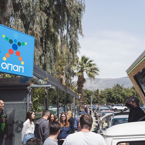       Διασκέδαση με πρωταγωνιστές τα «ΕΦΤΑΡΙΑ» του ΣΚΡΑΤΣ σε κατάστημα ΟΠΑΠ της Κηφισιάς σε ένα ξεχωριστό event