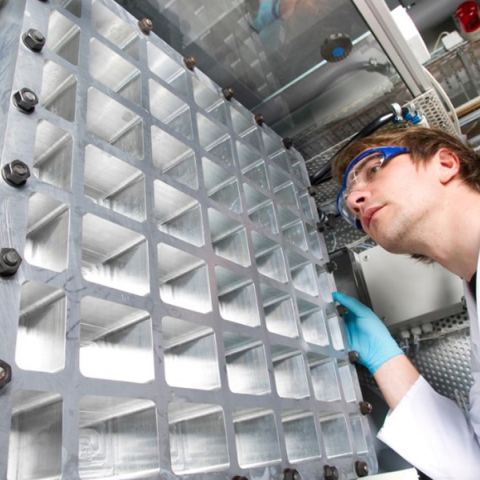 Δοκιμή νέας μπαταρίας οξειδοαναγωγής για φωτοβολταϊκές κυψέλες © Fraunhofer Institute