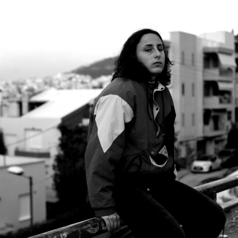 Συνέντευξη: Η φωτογράφος Σίλβια Τσομπανάκη μιλάει για τις εικόνες της έκθεσης «Ραπ Ντίβες» στην Εφημερίδα ATH