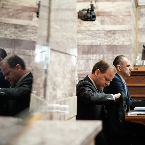 Οι σταθμάρχες που αφήνουν τα τρένα να περνούν 