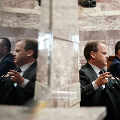 Τέμπη: Ο πρώην και ο νυν υπουργός Μεταφορών στη Βουλή