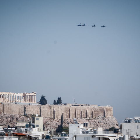 Μαχητικά πάνω από την Ακρόπολη