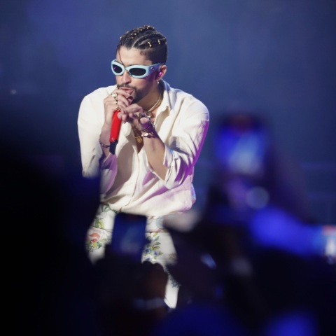 Bad Bunny: Αγωγή από την πρώην φίλη του - Ζητά 40 εκατομμύρια δολάρια για παράνομη ηχογράφηση της φωνής της - Η αντιδικία για το «Bad Bunny baby».