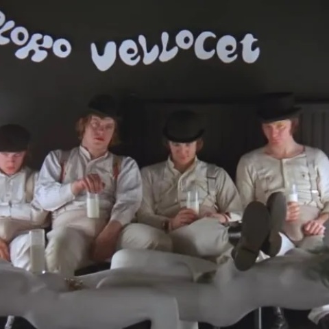 12 καλλιτέχνες και συγκροτήματα που έχουν επηρεαστεί από το «Κουρδιστό Πορτοκάλι» 