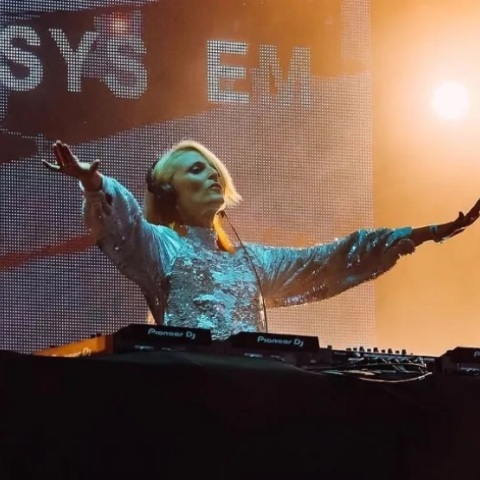Η Sister Bliss από τους Faithless μοιράζεται το νέο της single, «Life Is A Melody»