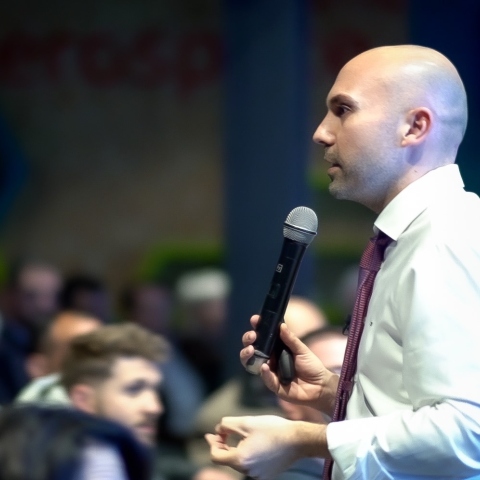 Ο σύμβουλος μάρκετινγκ Θέμης Σαρανταένας παρουσιάζει ζωντανά στην Αθήνα, «5 έξυπνες δράσεις μάρκετινγκ για απόκτηση νέων πελατών», το Σάββατο 8 Απριλίου.