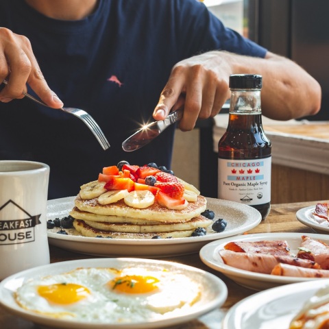 Βιρτζίνια: Κρατούμενοι που χρησιμοποίησαν οδοντόβουρτσα για να αποδράσουν από το κελί, συνελήφθησαν μέσα σε λίγες ώρες σε εστιατόριο με τηγανίτες. 