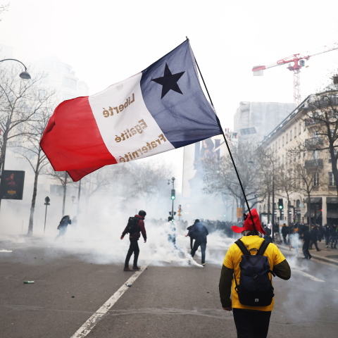 Επεισόδια στη Γαλλία για την αύξηση της ηλικίας συνταξιοδότησης