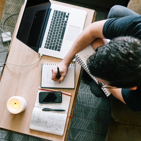 Οκτώ στους δέκα εργοδότες στην Ελλάδα δυσκολεύονται να βρουν εξειδικευμένους εργαζόμενους, σύμφωνα με τα ευρήματα διεθνούς έρευνας. 