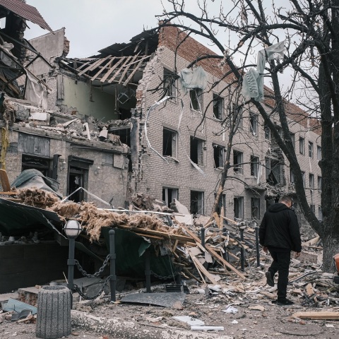 Προσωρινά χωριά θα κατασκευαστούν στην Ουκρανία μέσω σύμπραξης Ηνωμένου Βασιλείου - Πολωνίας, για όσους εγκατέλειψαν τα σπίτια τους λόγω της ρωσικής εισβολής.