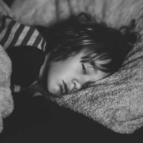 Πρωινός ύπνος: Πώς ξυπνάς τα έφηβα παιδιά σου για να πάνε στο σχολείο