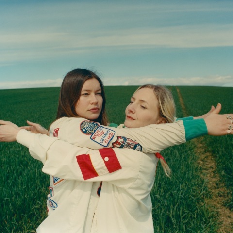 Release Athens 2023: Οι Wet Leg θα εμφανιστούν για πρώτη φορά στην Ελλάδα, μαζί με τους Madrugada, την Κυριακή 25 Ιουνίου, στην Πλατεία Νερού. 