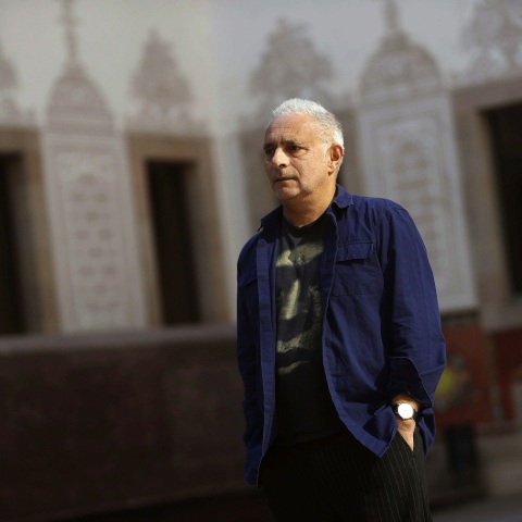 O Hanif Kureishi, η δήλωση ότι έπαιρνε κοκαΐνη μαζί με τα παιδιά του, η κατάρρευση του πατρικού πρότυπου.