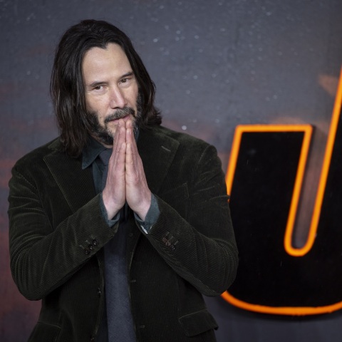 Ο Keanu Reeves αποκαλύπτει την αγαπημένη του ποπ μπάντα: «Μου αρέσει ένα είδος εφευρετικότητας»