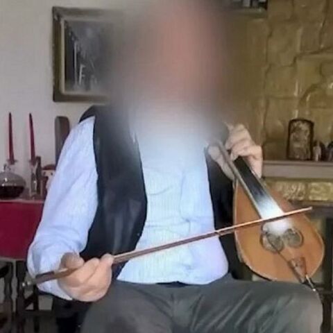 Ο 66χρονος λυράρης που κατηγορείται για τον βιασμό και την υπόθεση μαστροπείας με θύμα ανήλικο αγόρι στην Κρήτη