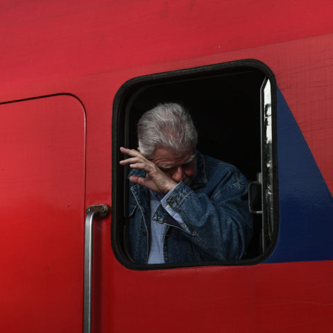 Δάκρυσε ο πρόεδρος του ΟΣΕ Παναγιώτης Τερζάκης στο πρώτο δρομολόγιο μετά τα Τέμπη