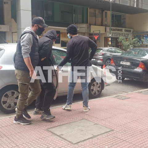 Ο 43χρονος στο δικαστήριο για την υπόθεση βιασμού της 6χρονης στο Πέραμα