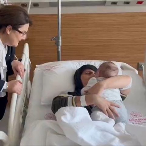 Τουρκία: Μητέρα και κόρη επανενώθηκαν 54 ημέρες μετά τον σεισμό της 6ης Φεβρουαρίου, χάρη σε  τεστ DNA - Ανασύρθηκε από τα ερείπια των τριάμισι μηνών κοριτσάκι.